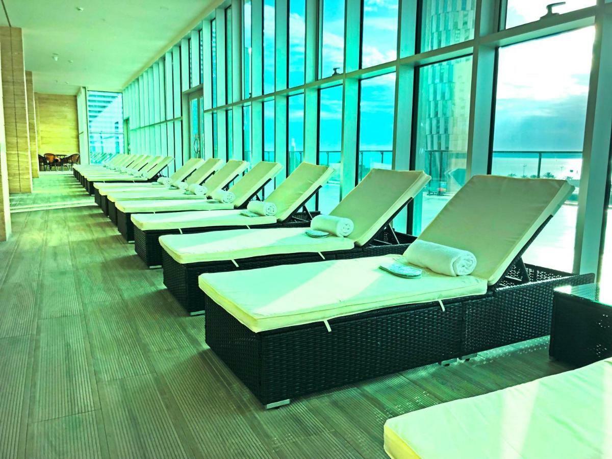 Batumi view luxury 4. Mega Palace Батуми бассейн. Мега Палас Батуми тренажерный зал. Мега Палас бассейн.
